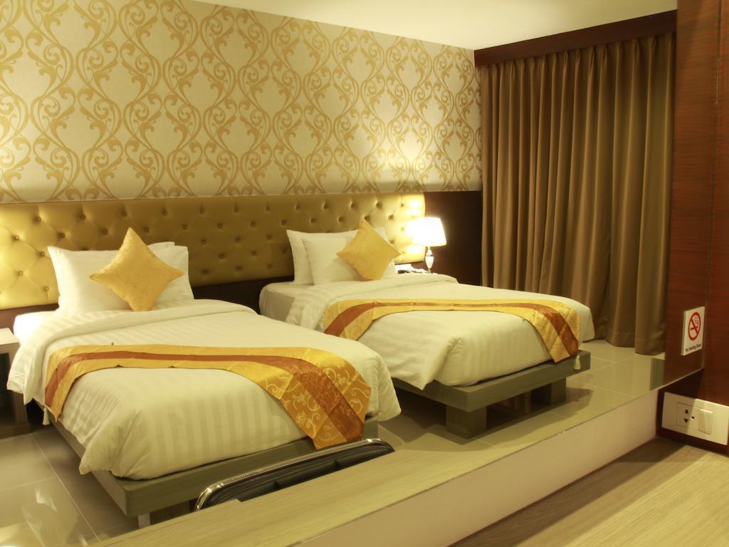 Hemingways Silk Hotel Patong Zewnętrze zdjęcie