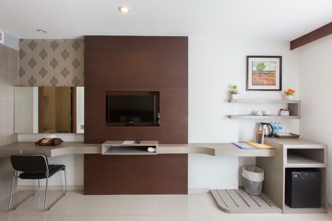 Hemingways Silk Hotel Patong Zewnętrze zdjęcie