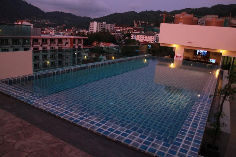 Hemingways Silk Hotel Patong Zewnętrze zdjęcie
